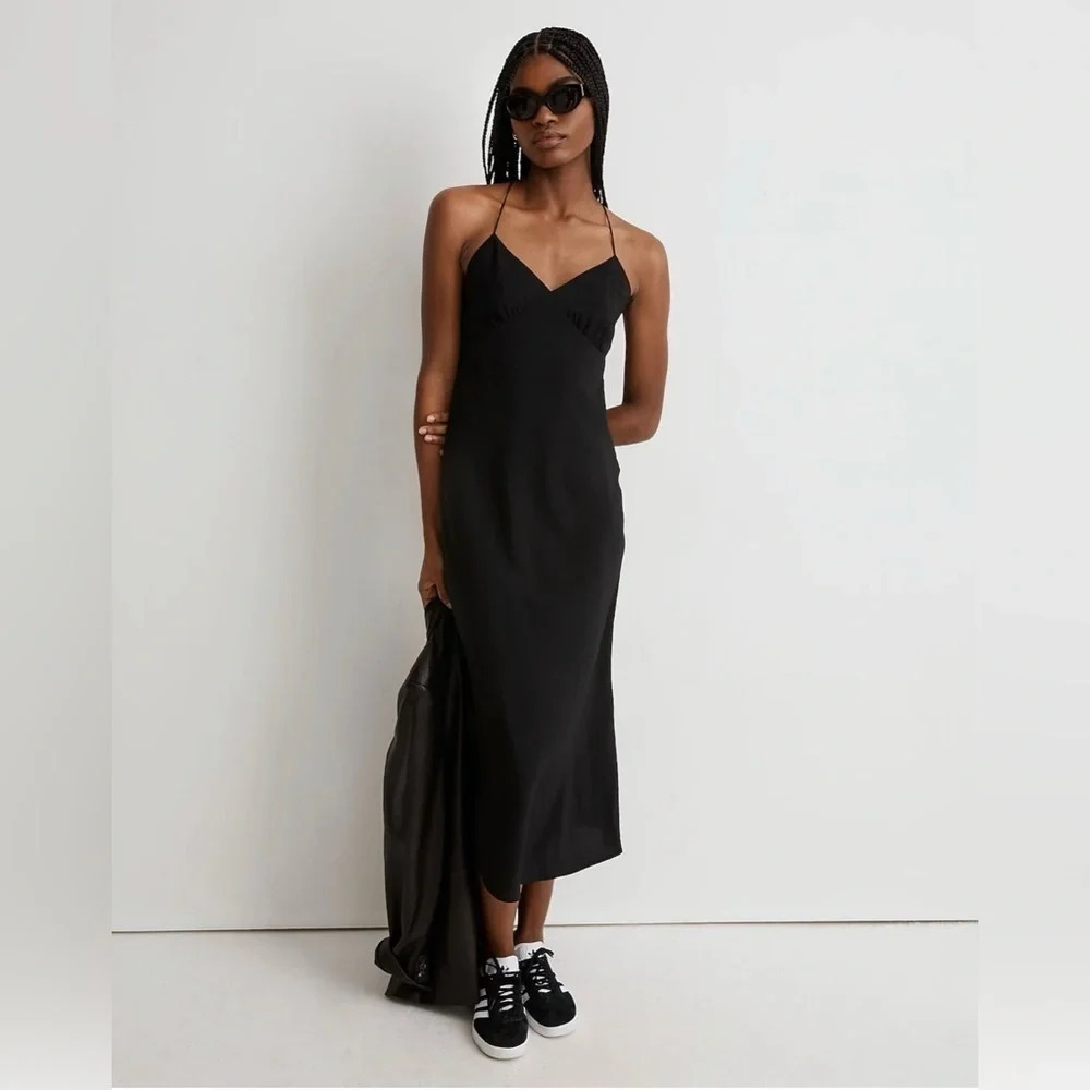 Madewell midi slip dress
Size 8 
Black